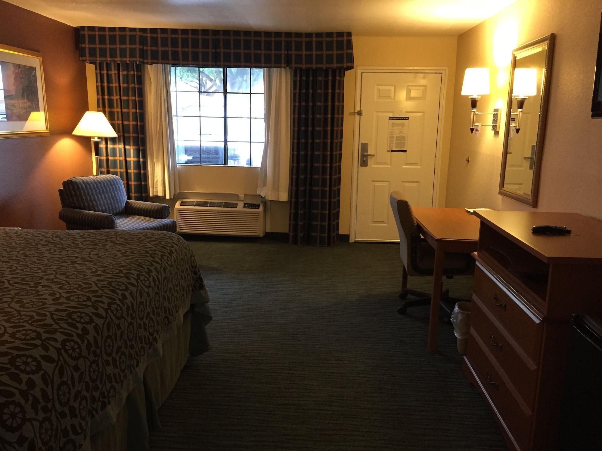 Days Inn By Wyndham New Braunfels Bagian luar foto