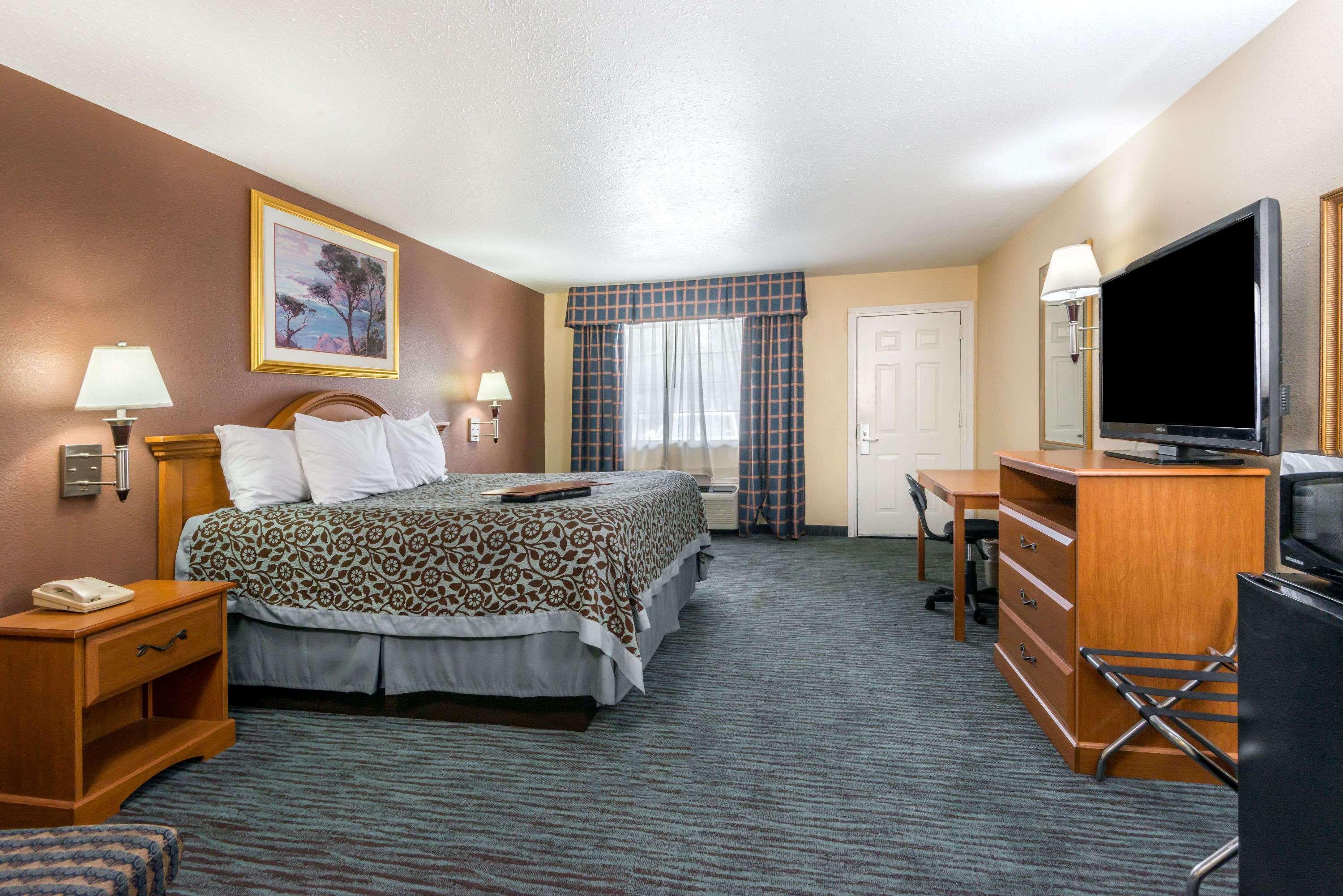 Days Inn By Wyndham New Braunfels Bagian luar foto